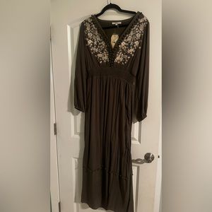 Andree by Unit Embroidered Maxi Dress